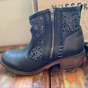 Musse & Cloud Cutout Ankle Boots - Size 7